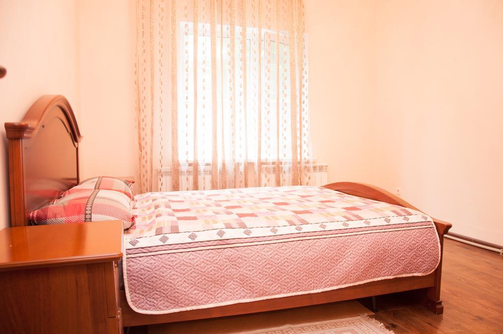 Almaty Backpackers Vandrarhem Rum bild