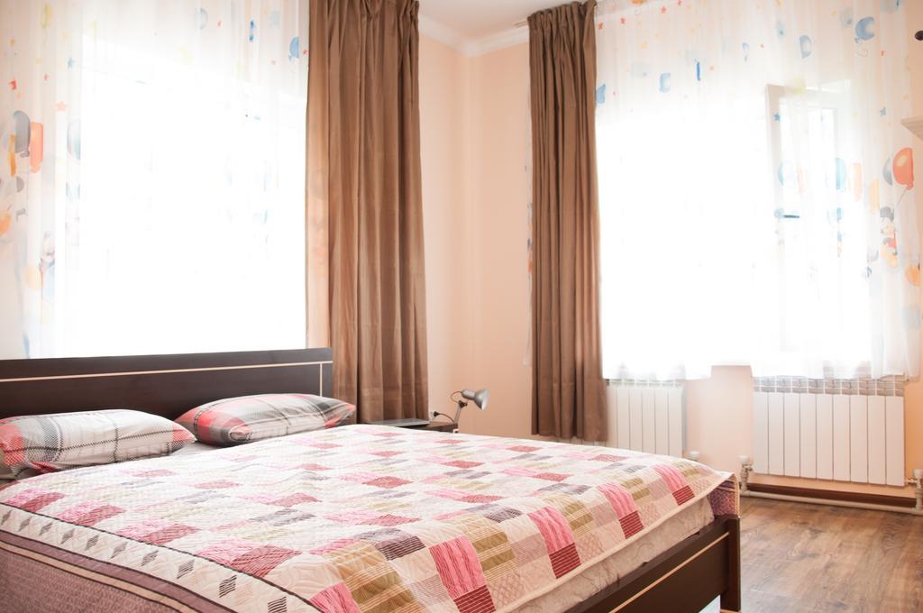 Almaty Backpackers Vandrarhem Rum bild