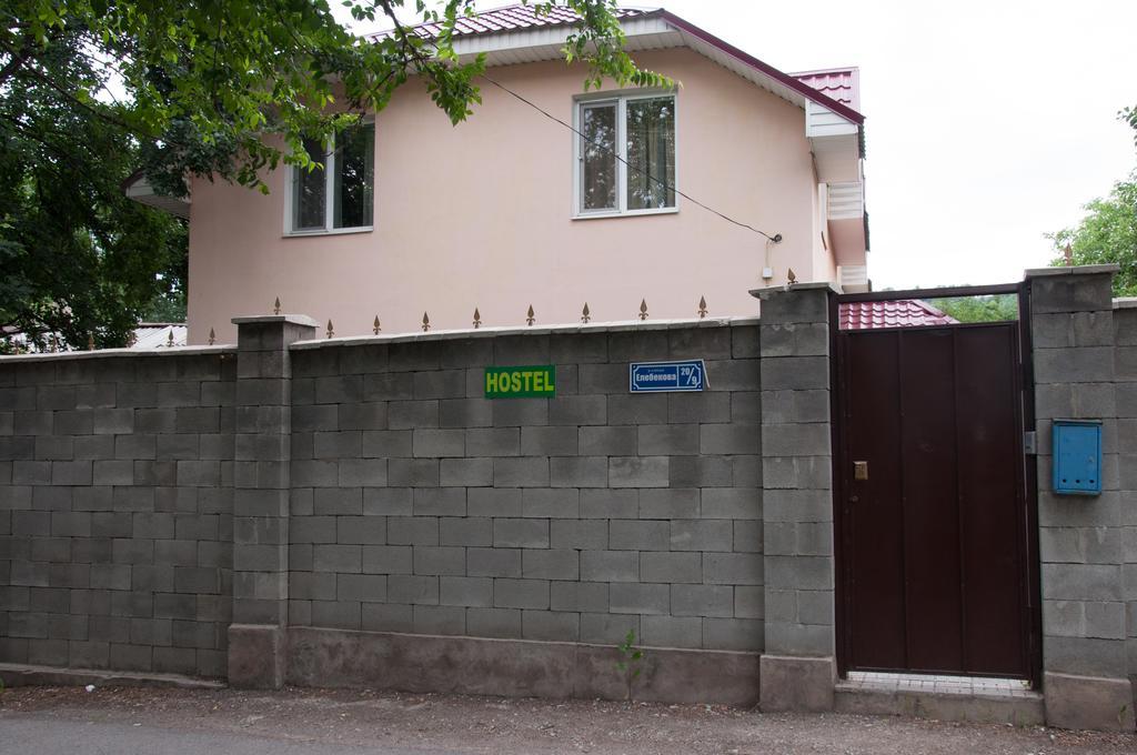 Almaty Backpackers Vandrarhem Exteriör bild