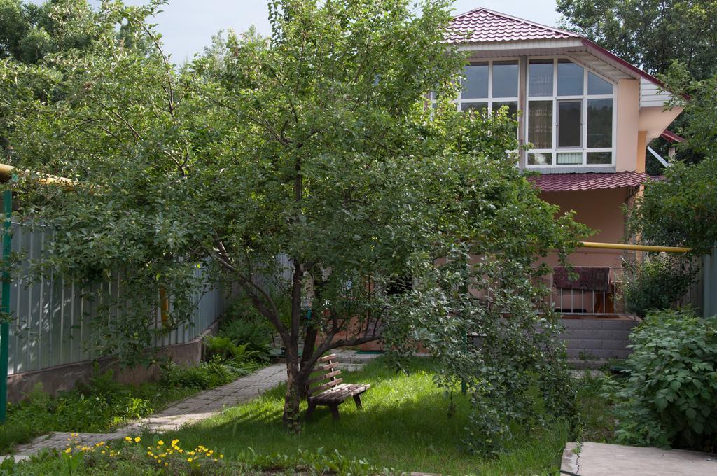 Almaty Backpackers Vandrarhem Exteriör bild