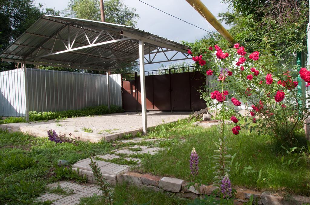 Almaty Backpackers Vandrarhem Exteriör bild