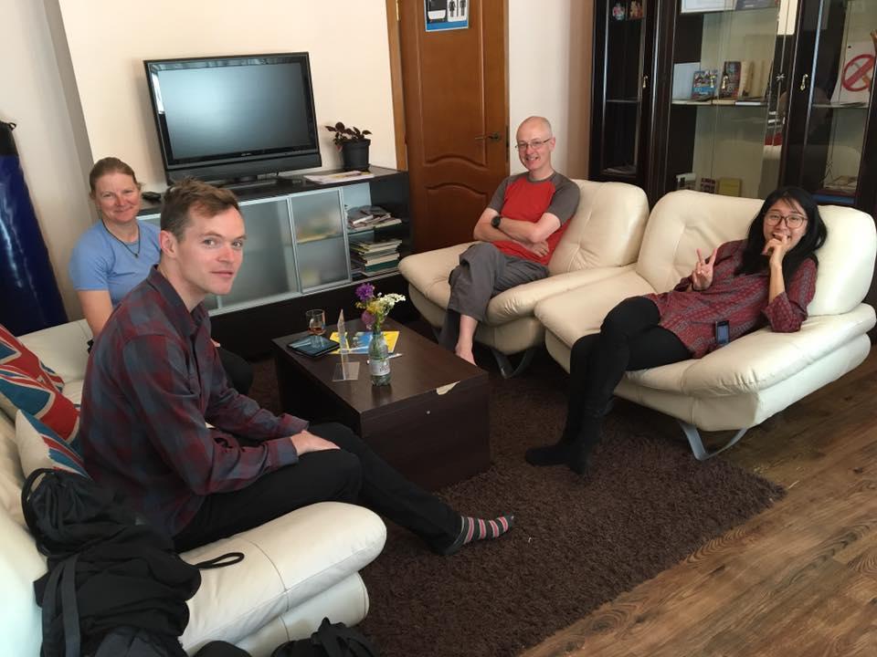 Almaty Backpackers Vandrarhem Exteriör bild