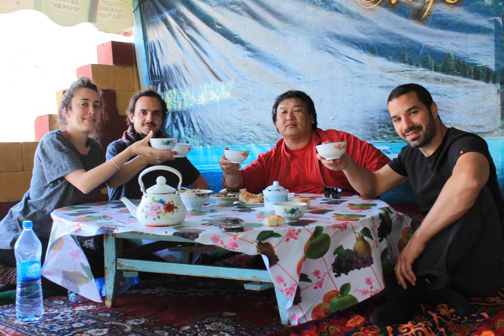 Almaty Backpackers Vandrarhem Exteriör bild