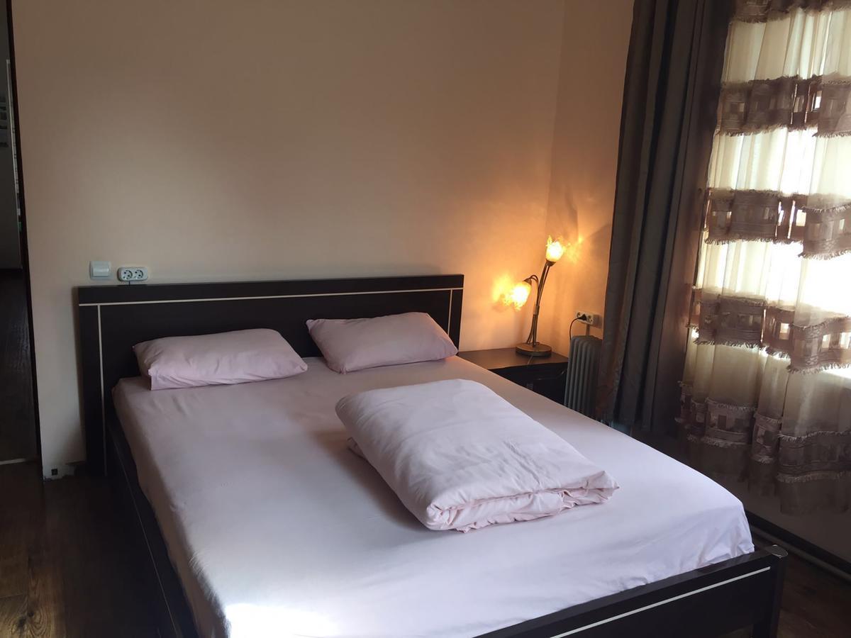 Almaty Backpackers Vandrarhem Exteriör bild